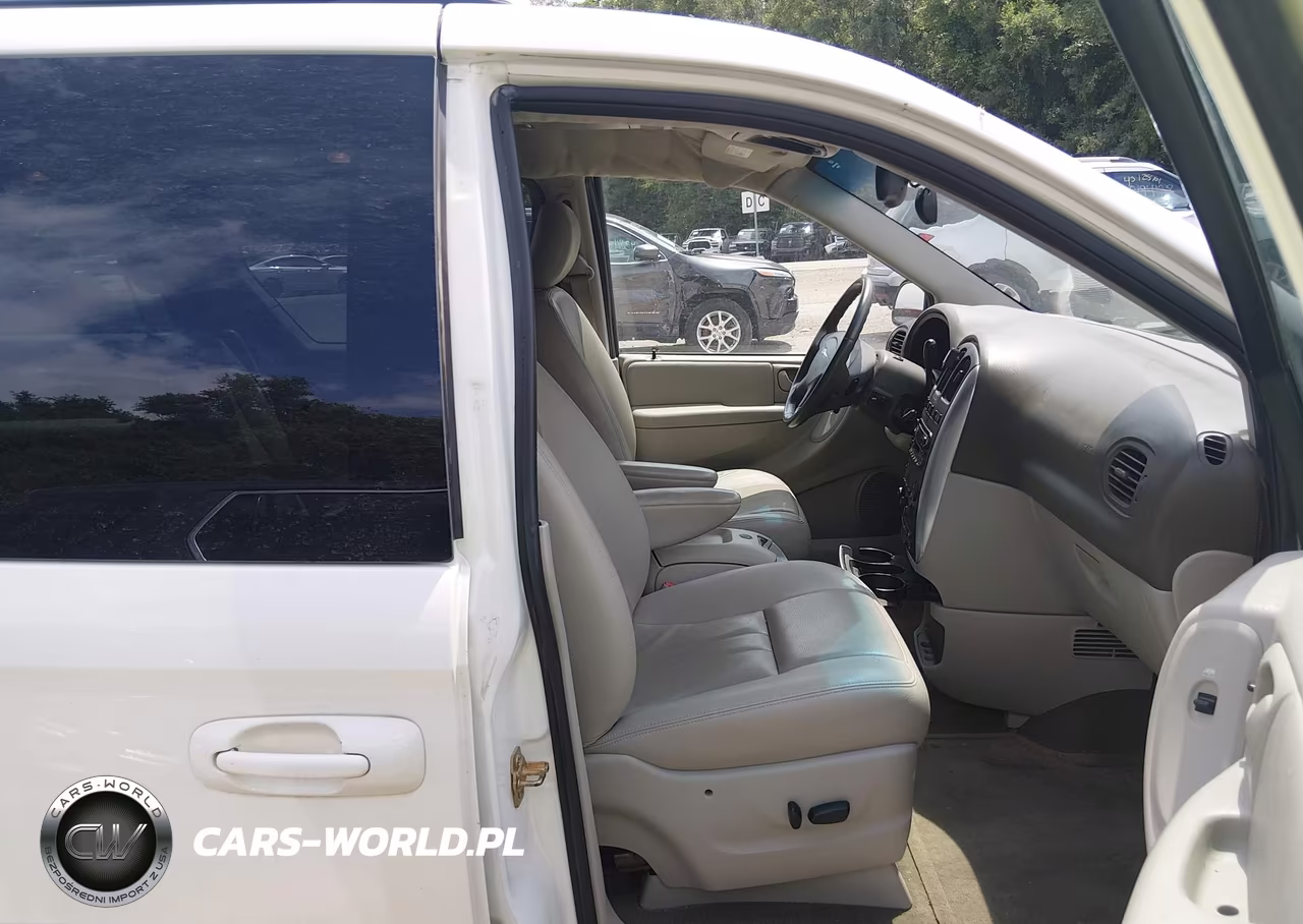 2006 Chrysler Town & Country Touring VIN:2A8GP54L16R635358 - 5