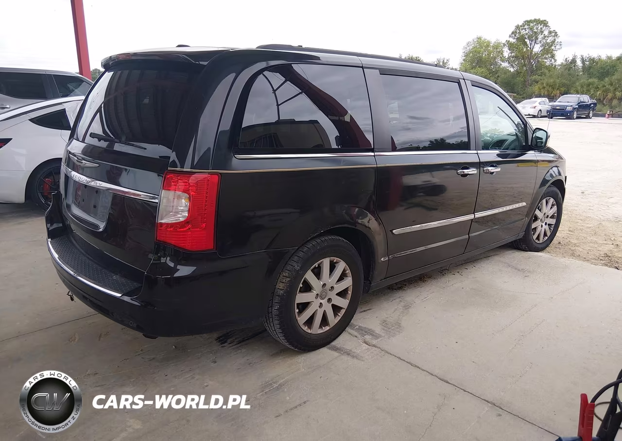 2011 Chrysler Town & Country Touring-L VIN:2A4RR8DG7BR746290 - 4