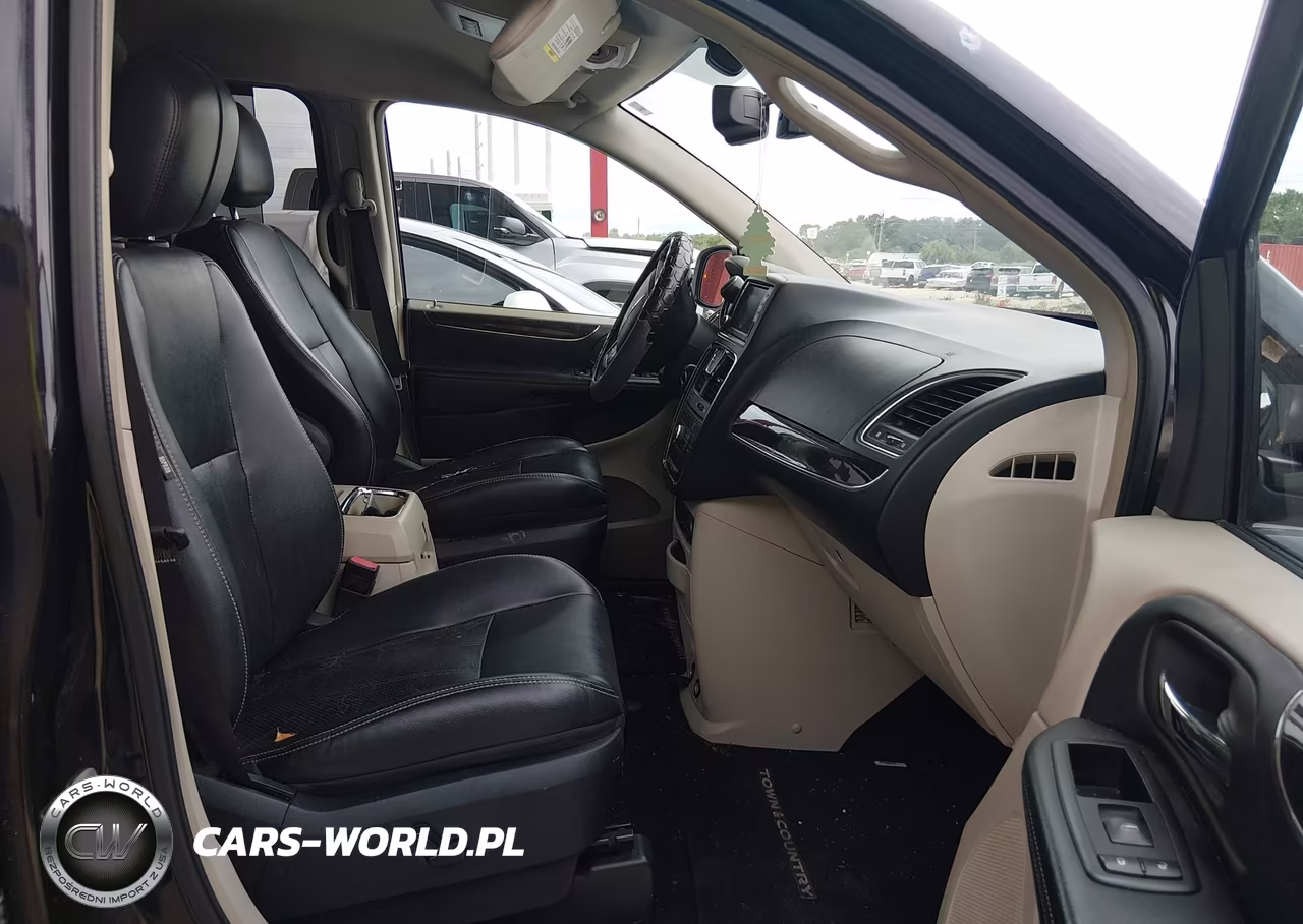 2011 Chrysler Town & Country Touring-L VIN:2A4RR8DG7BR746290 - 5