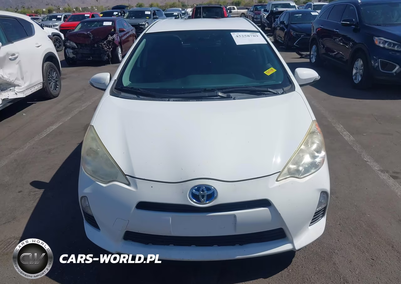 2013 Toyota Prius C Three VIN:JTDKDTB37D1042509 - 12