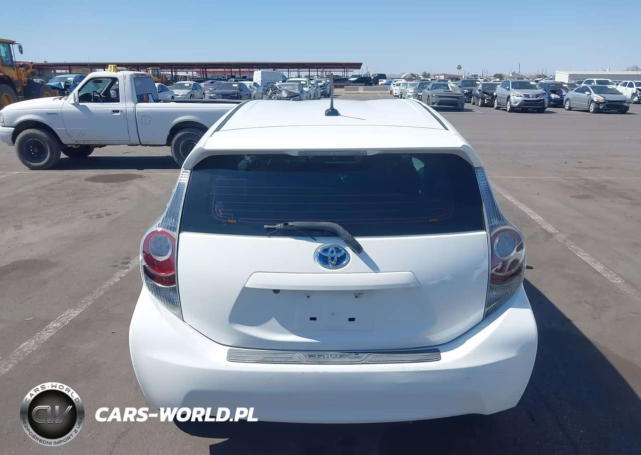 2013 Toyota Prius C Three VIN:JTDKDTB37D1042509 - 16