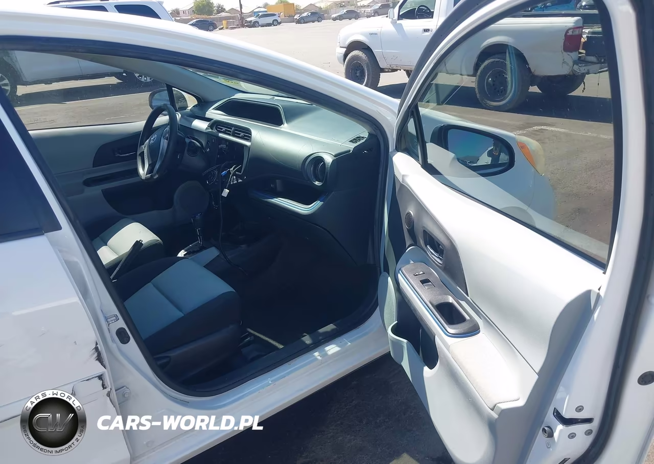 2013 Toyota Prius C Three VIN:JTDKDTB37D1042509 - 5