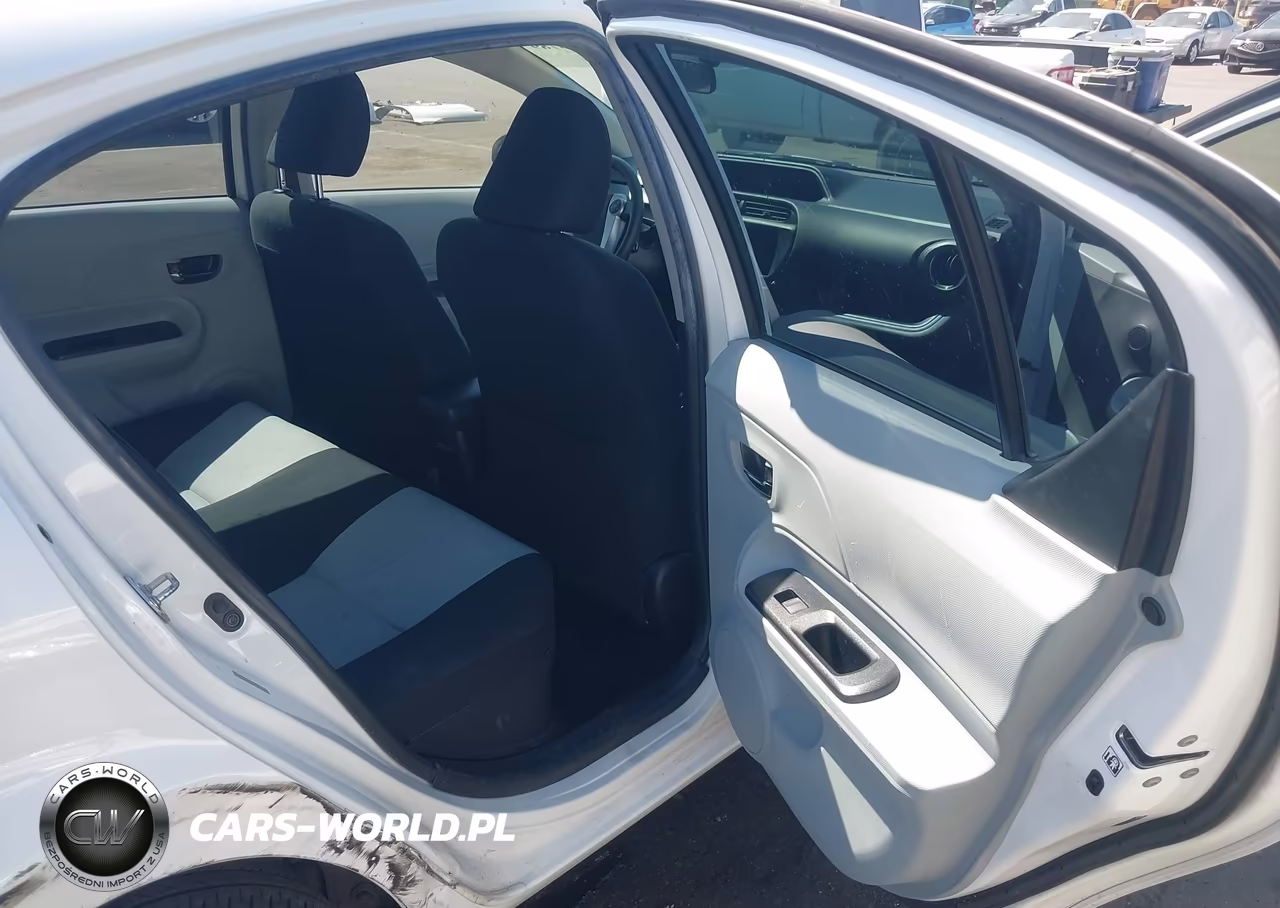 2013 Toyota Prius C Three VIN:JTDKDTB37D1042509 - 8