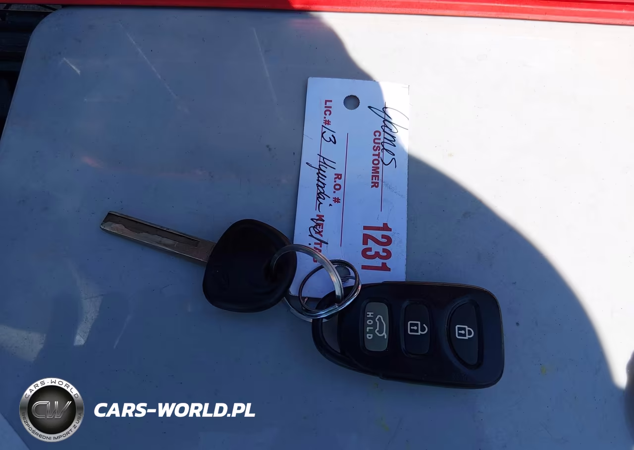 2013 Hyundai Veloster Base W-Black VIN:KMHTC6AD5DU175850 - 11
