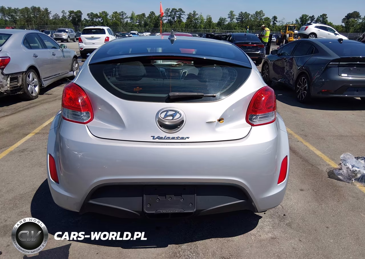 2013 Hyundai Veloster Base W-Black VIN:KMHTC6AD5DU175850 - 16