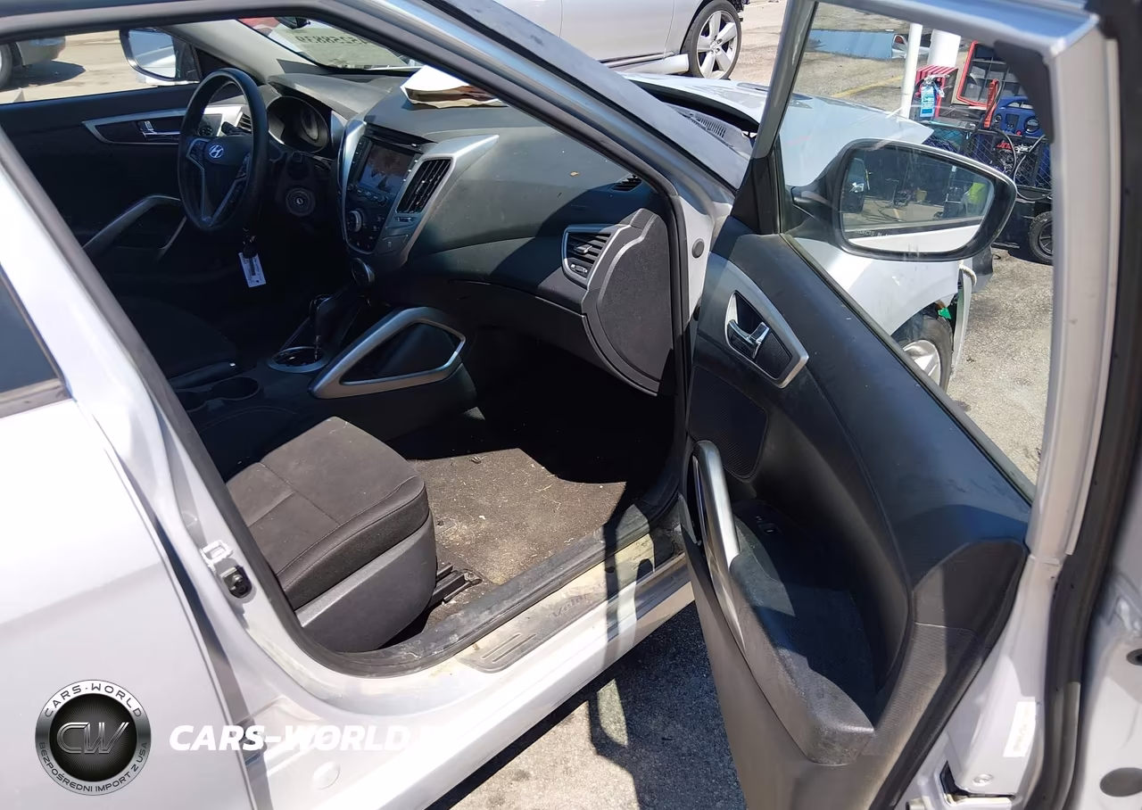 2013 Hyundai Veloster Base W-Black VIN:KMHTC6AD5DU175850 - 5