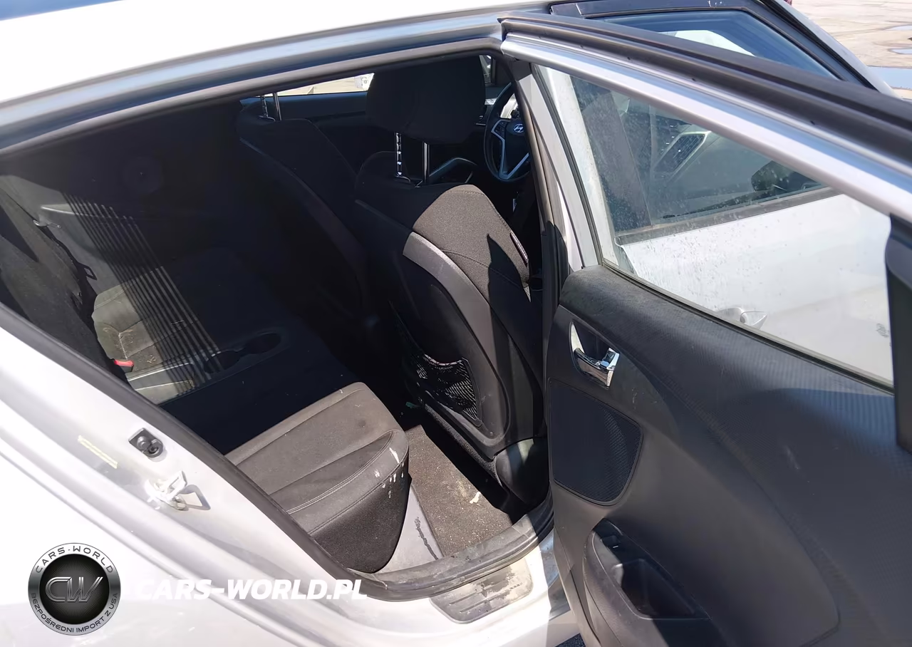 2013 Hyundai Veloster Base W-Black VIN:KMHTC6AD5DU175850 - 8