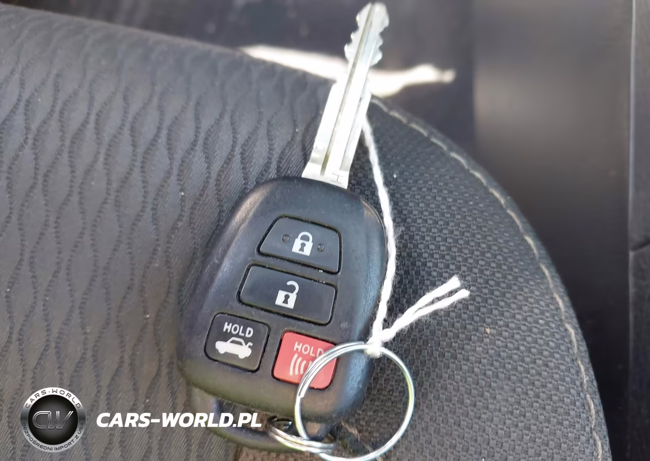 2018 Toyota Corolla Le VIN:2T1BURHE3JC092956 - 11