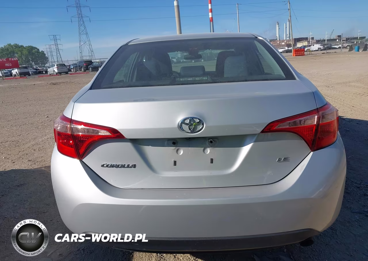 2018 Toyota Corolla Le VIN:2T1BURHE3JC092956 - 17