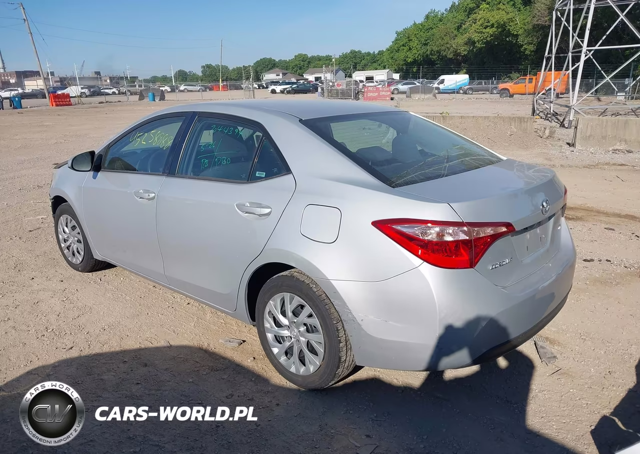 2018 Toyota Corolla Le VIN:2T1BURHE3JC092956 - 3
