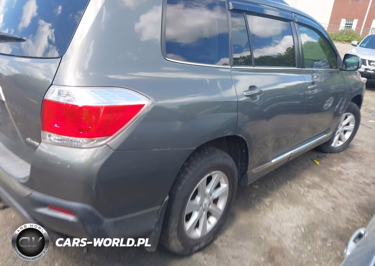 2011 Toyota Highlander Base V6 VIN:5TDBK3EH9BS063178 - 4