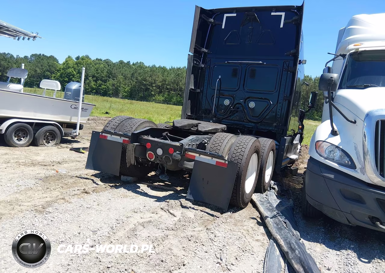 2015 Freightliner Cascadia 125 VIN:1FUJGLD58FLGP2656 - 4