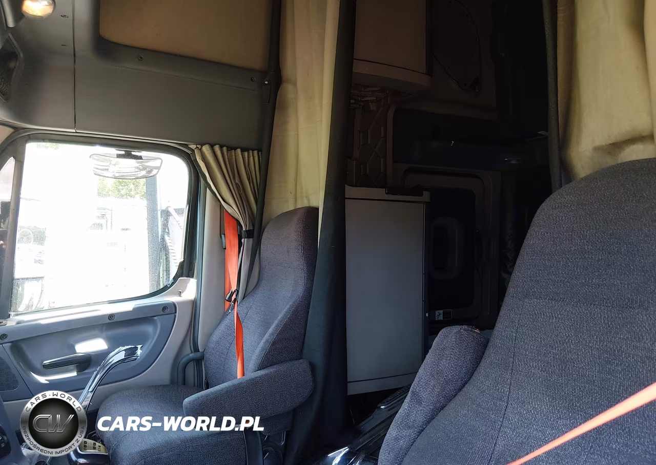 2015 Freightliner Cascadia 125 VIN:1FUJGLD58FLGP2656 - 7