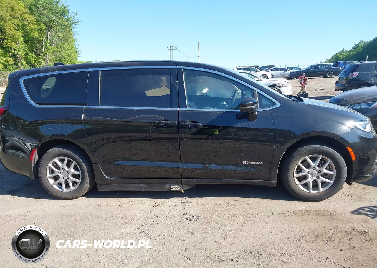 2024 Chrysler Pacifica Touring VIN:2C4RC1FG4RR144176 - 13