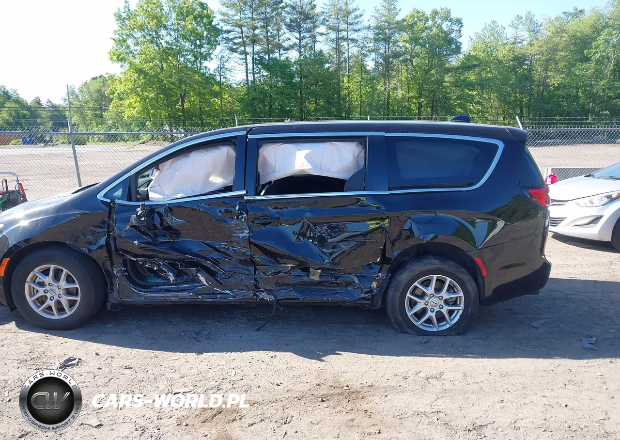 2024 Chrysler Pacifica Touring VIN:2C4RC1FG4RR144176 - 14