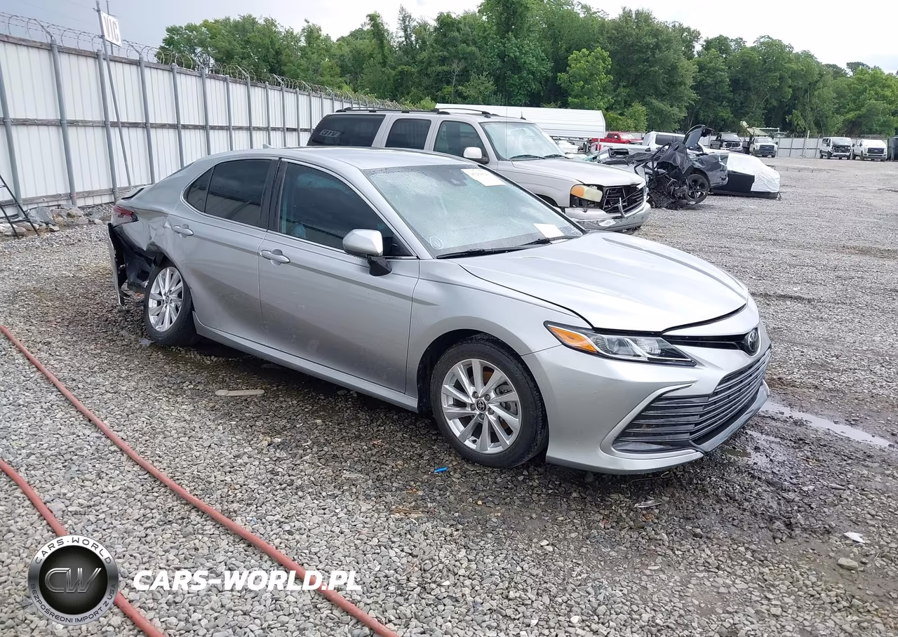 2023 Toyota Camry Le – zdjęcie 1 z 16