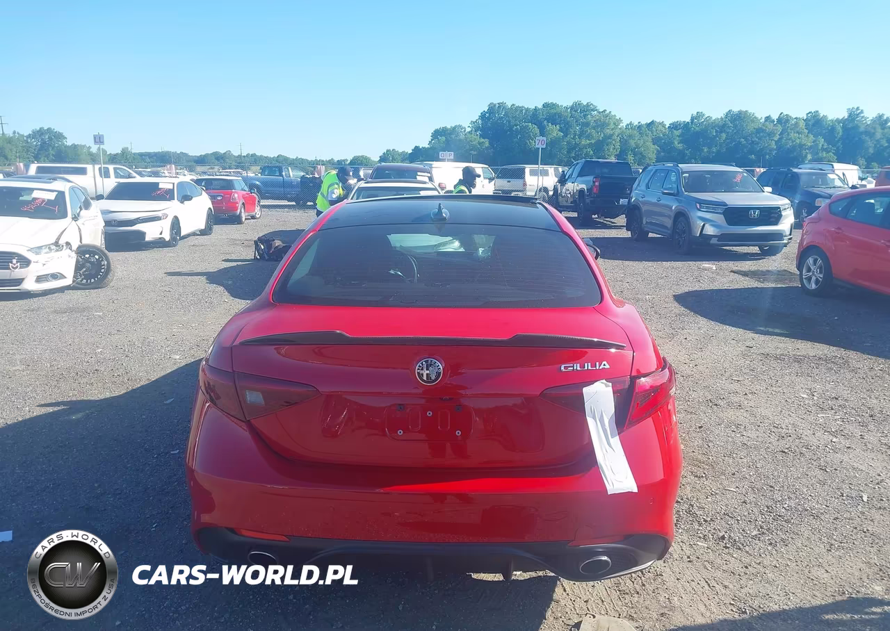 2017 Alfa Romeo Giulia Ti Awd VIN:ZARFAEEN2H7537437 - 16