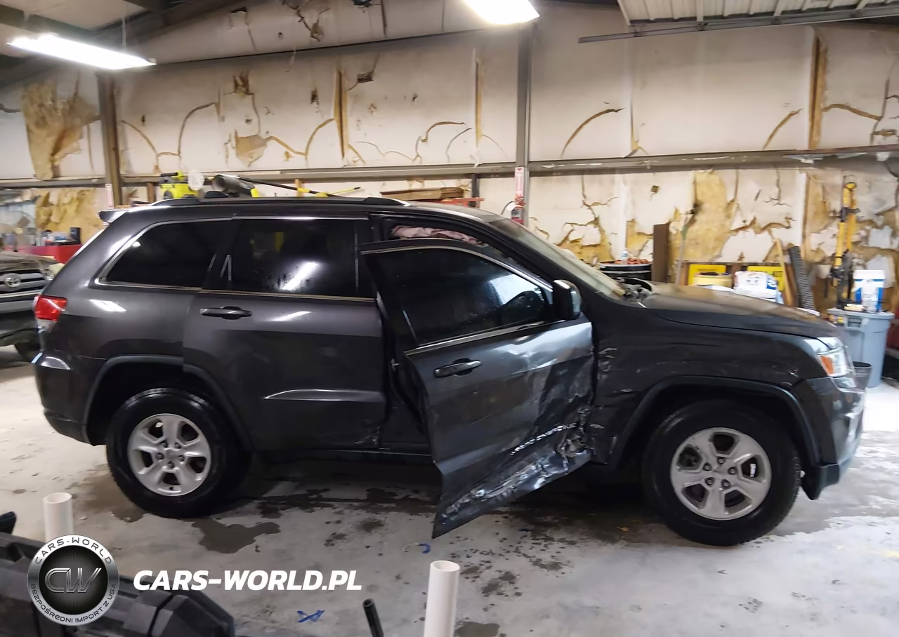 2015 Jeep Grand Cherokee Laredo VIN:1C4RJFAGXFC798002 - 13