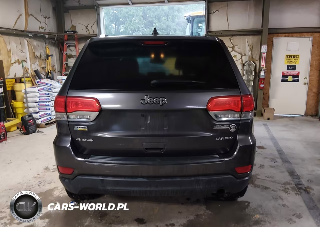 2015 Jeep Grand Cherokee Laredo VIN:1C4RJFAGXFC798002 - 16