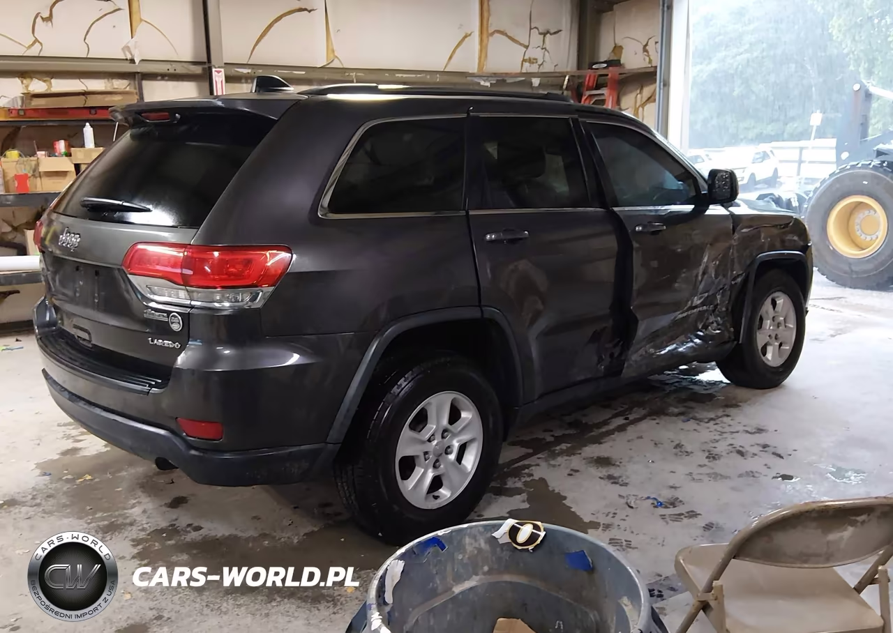 2015 Jeep Grand Cherokee Laredo VIN:1C4RJFAGXFC798002 - 4