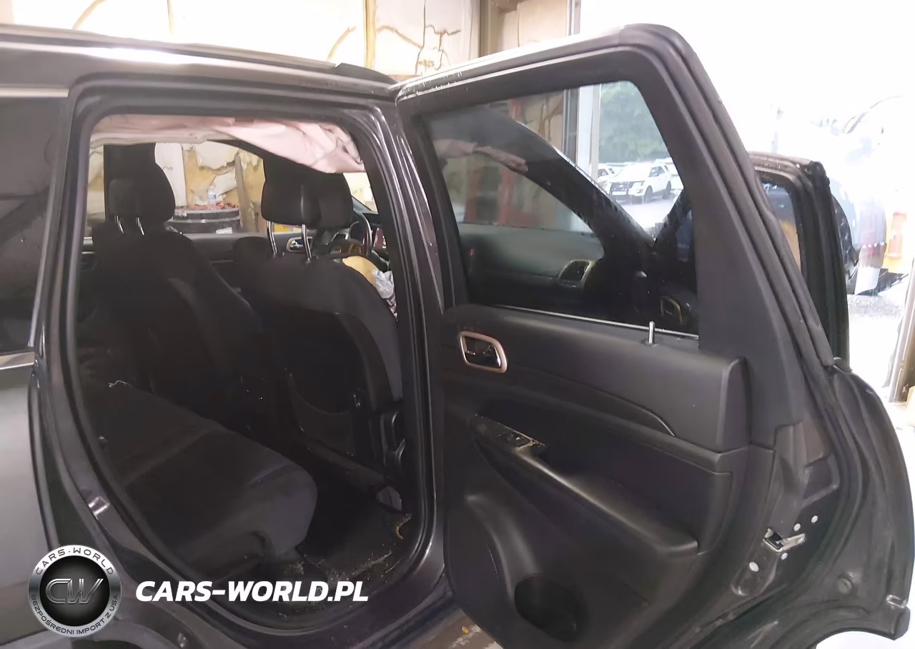 2015 Jeep Grand Cherokee Laredo VIN:1C4RJFAGXFC798002 - 8
