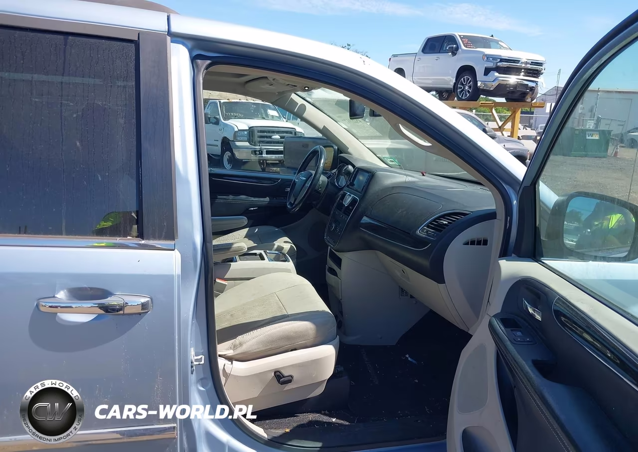 2016 Chrysler Town & Country Touring-L VIN:2C4RC1CG2GR283398 - 5
