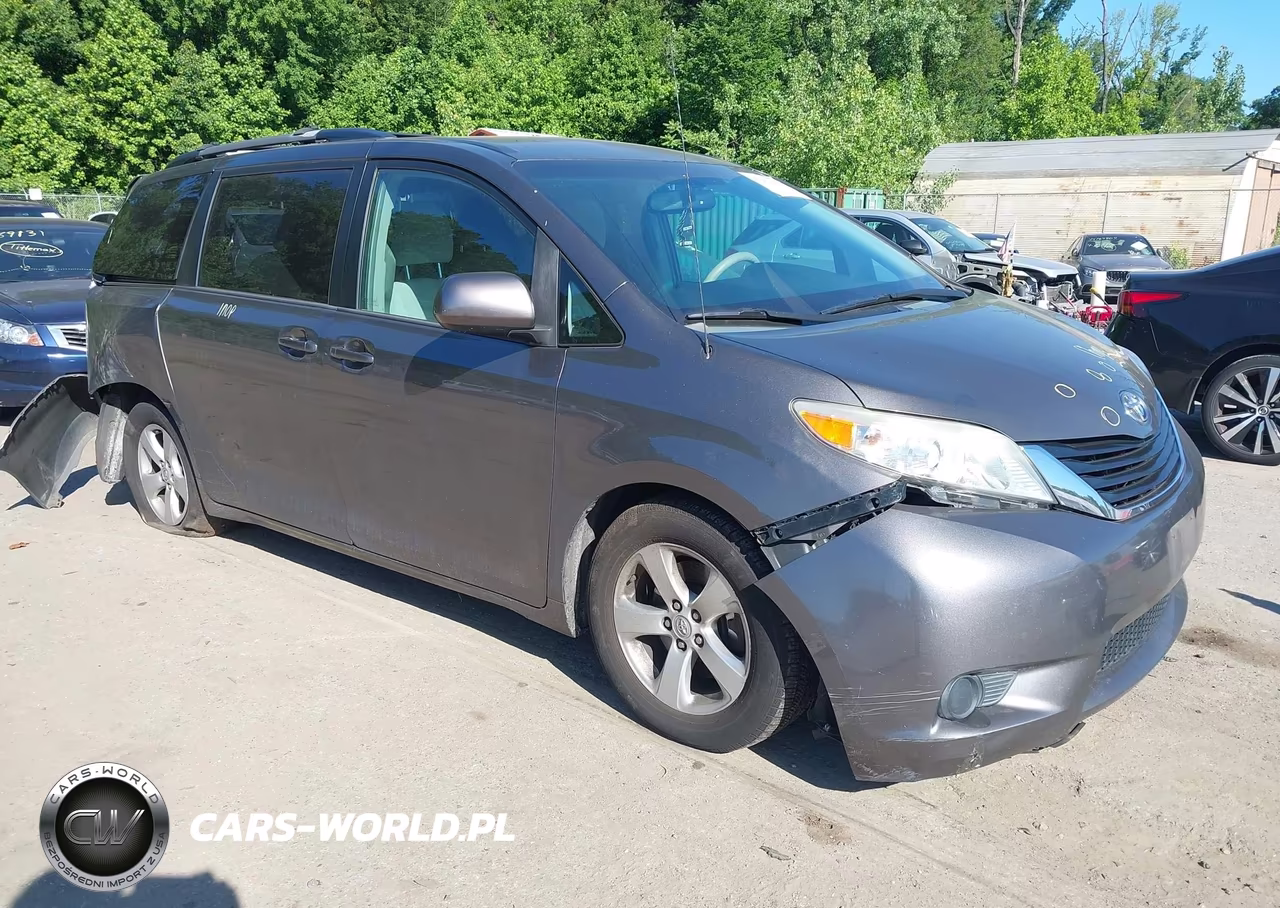 2013 Toyota Sienna Le V6 8 Passenger – zdjęcie 1 z 16