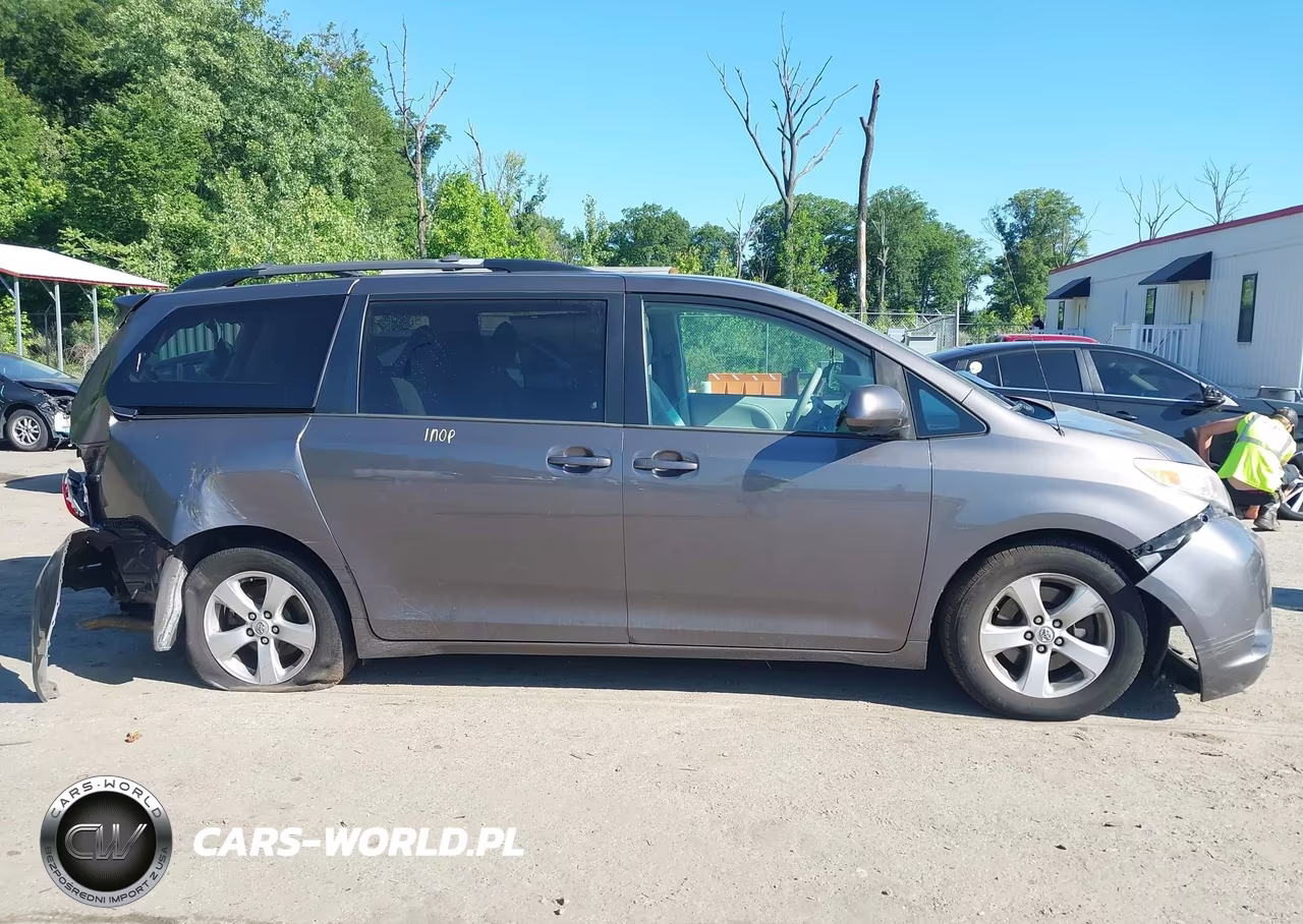 2013 Toyota Sienna Le V6 8 Passenger VIN:5TDKK3DC1DS387783 - 13