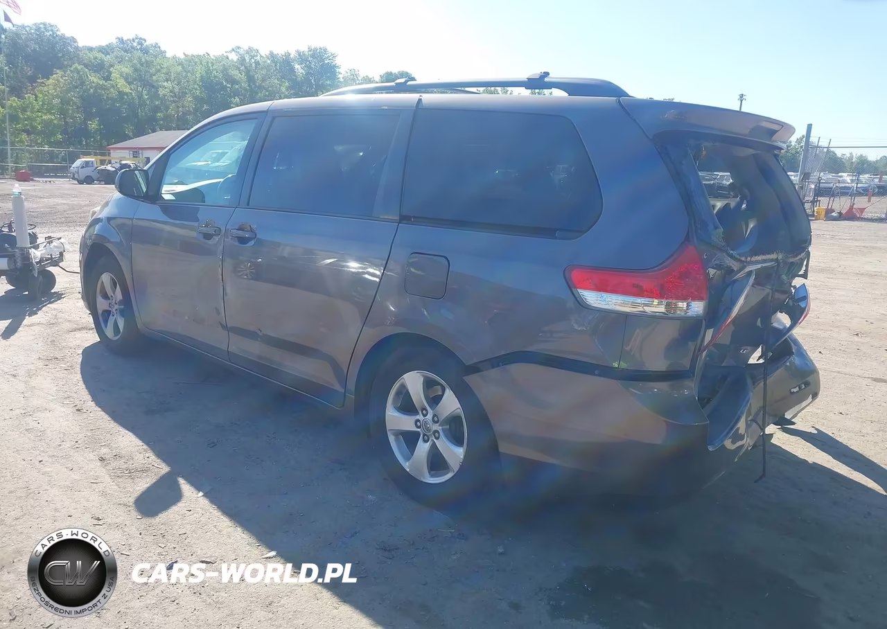 2013 Toyota Sienna Le V6 8 Passenger VIN:5TDKK3DC1DS387783 - 3