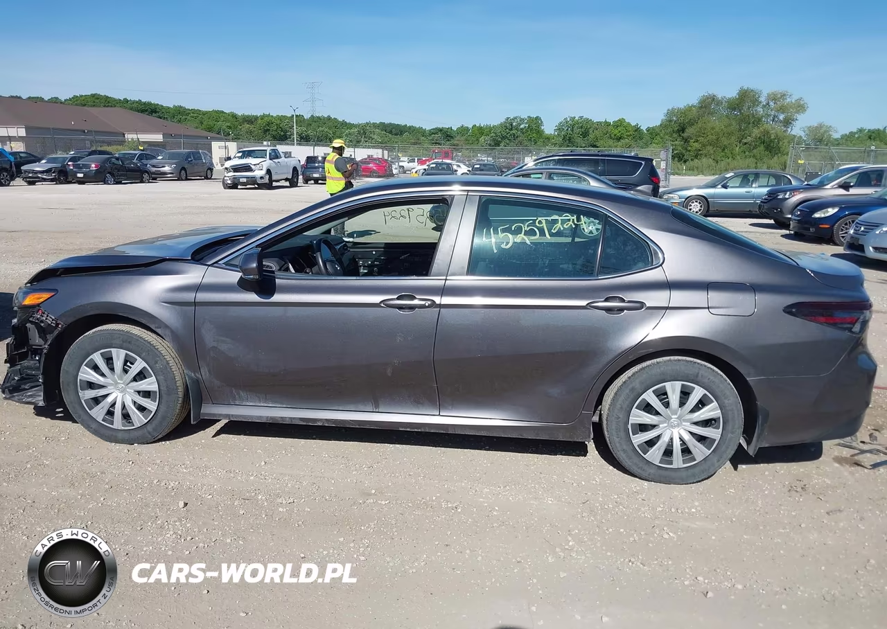 2024 Toyota Camry Hybrid Le VIN:4T1C31AK3RU631918 - 15