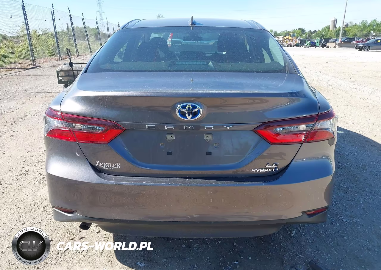 2024 Toyota Camry Hybrid Le VIN:4T1C31AK3RU631918 - 17