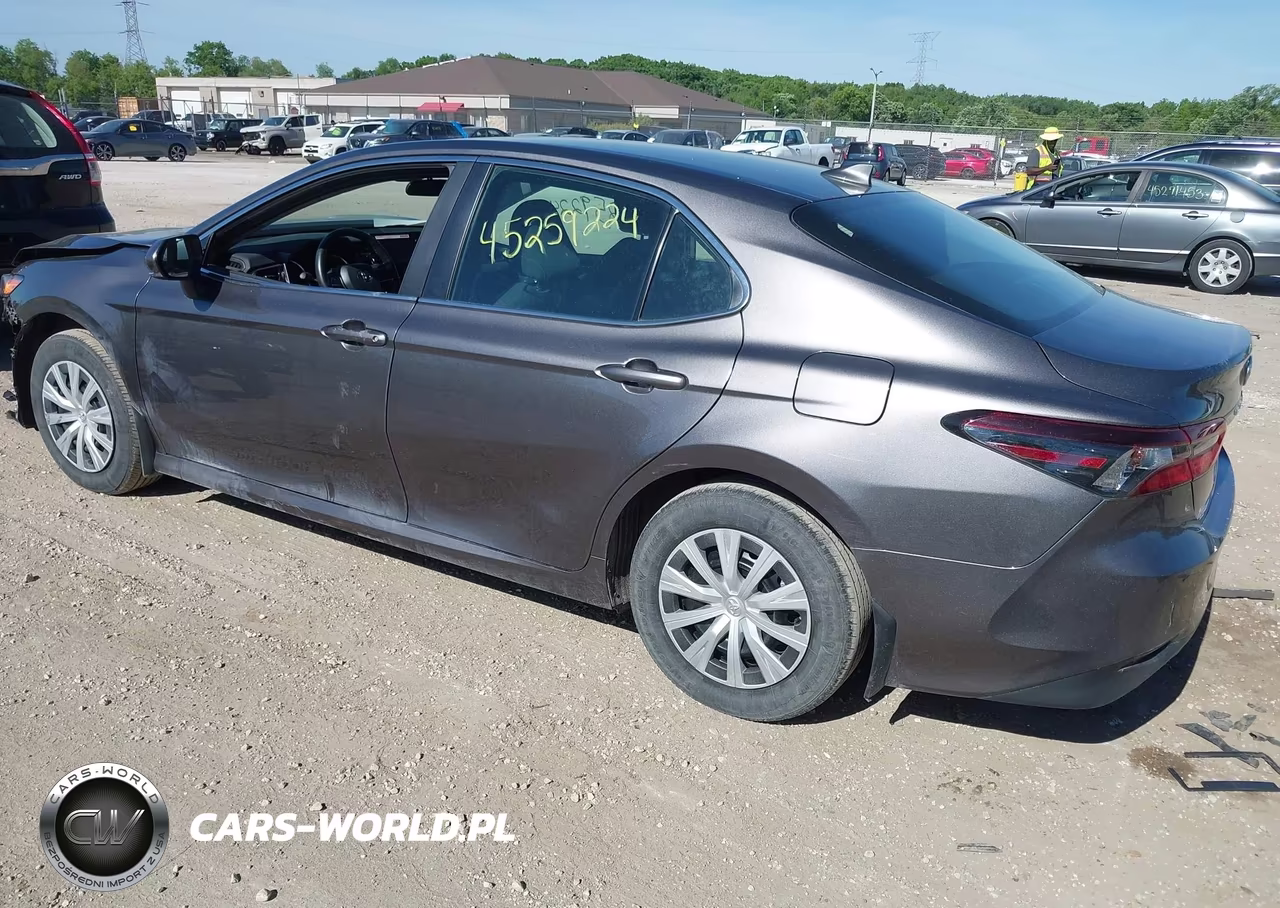 2024 Toyota Camry Hybrid Le VIN:4T1C31AK3RU631918 - 3