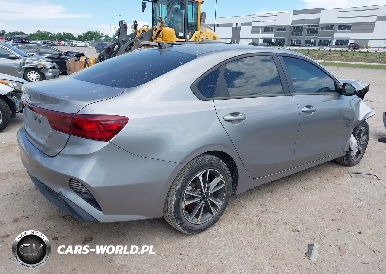 2023 Kia Forte Lxs VIN:3KPF24AD3PE566510 - 4