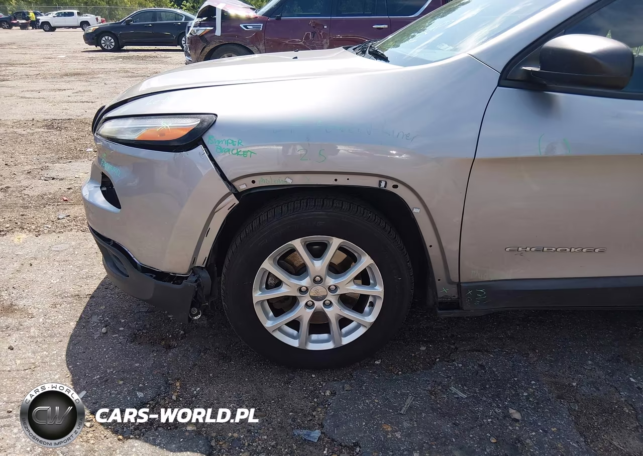 2015 Jeep Cherokee Sport VIN:1C4PJLAB3FW761768 - 13