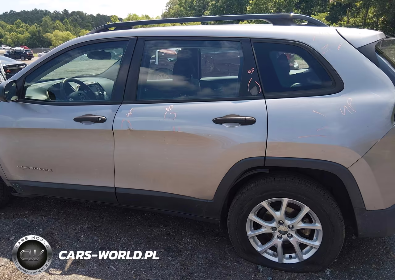 2015 Jeep Cherokee Sport VIN:1C4PJLAB3FW761768 - 16