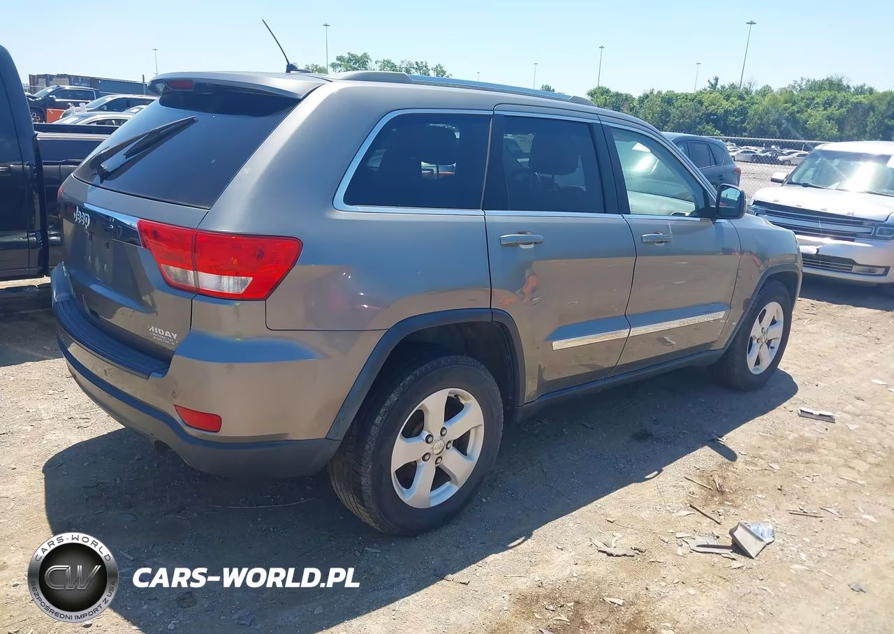 2012 Jeep Grand Cherokee Laredo VIN:1C4RJFAT0CC284460 - 4