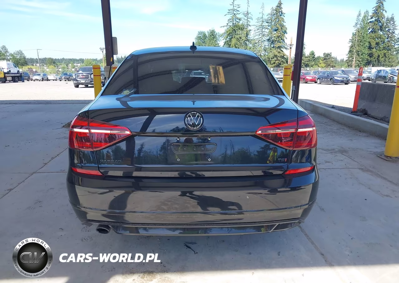 2017 Volkswagen Passat 1.8T R-Line VIN:1VWDT7A32HC068592 - 16