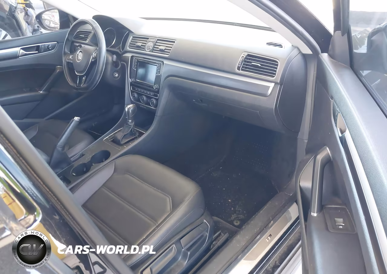 2017 Volkswagen Passat 1.8T R-Line VIN:1VWDT7A32HC068592 - 5