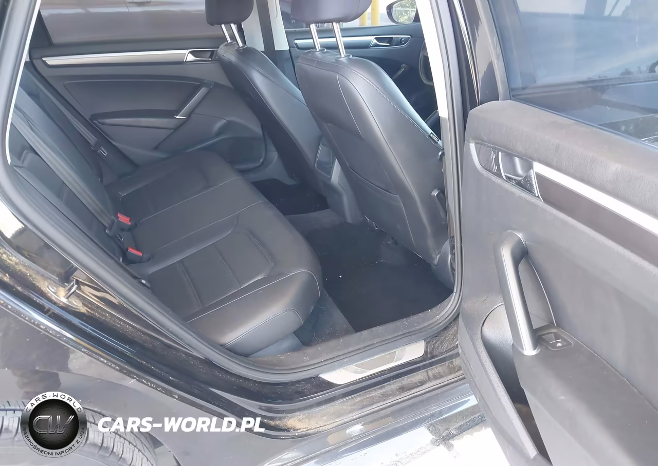 2017 Volkswagen Passat 1.8T R-Line VIN:1VWDT7A32HC068592 - 8