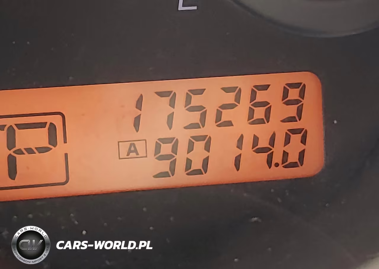 2010 Nissan Versa 1.8S VIN:3N1BC1CP4AL376870 - 15