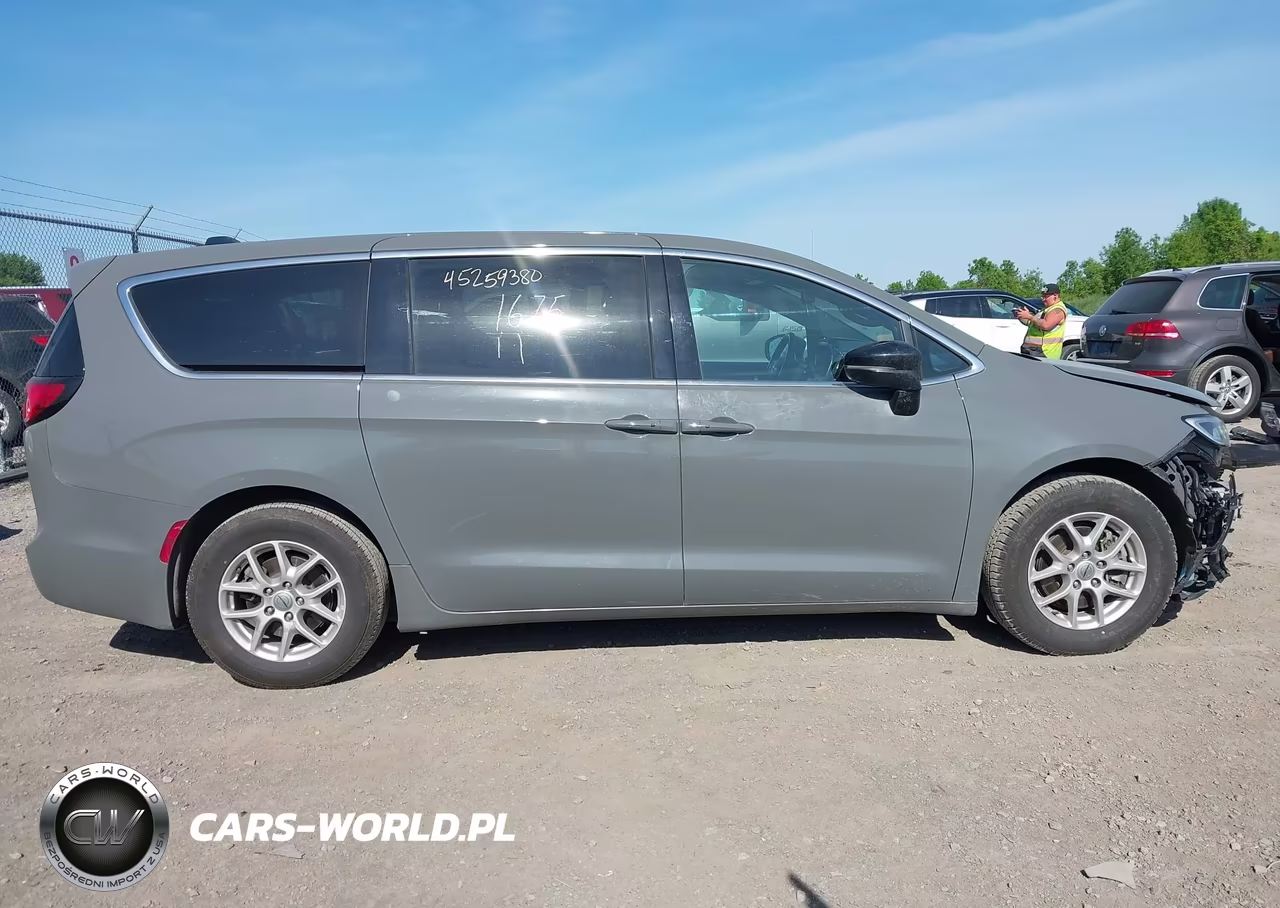2025 Chrysler Pacifica Select VIN:2C4RC1BG8SR521104 - 14