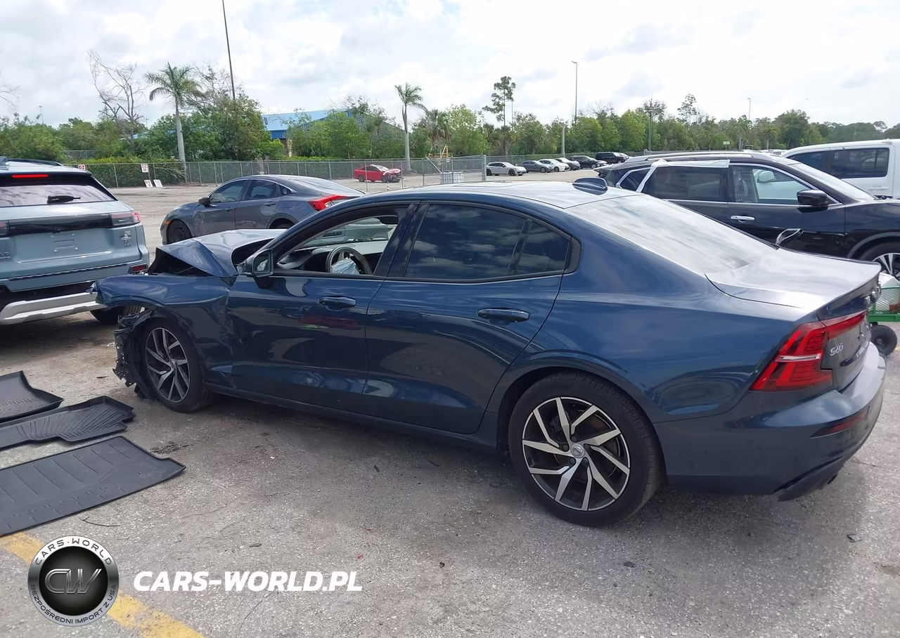 2020 Volvo S60 Momentum VIN:7JR102FK8LG064583 - 3