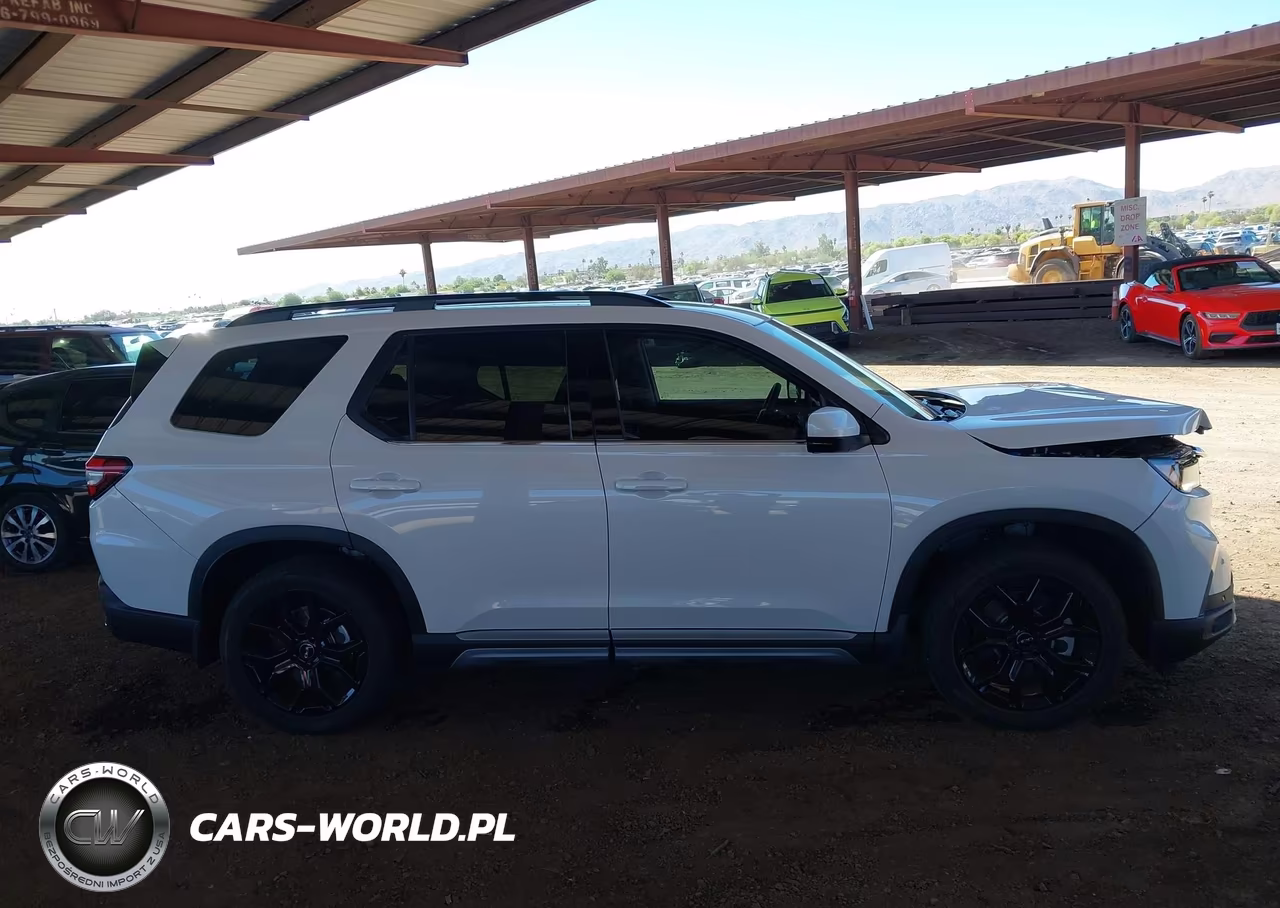 2025 Honda Pilot Touring VIN:5FNYG1H78SB114676 - 13