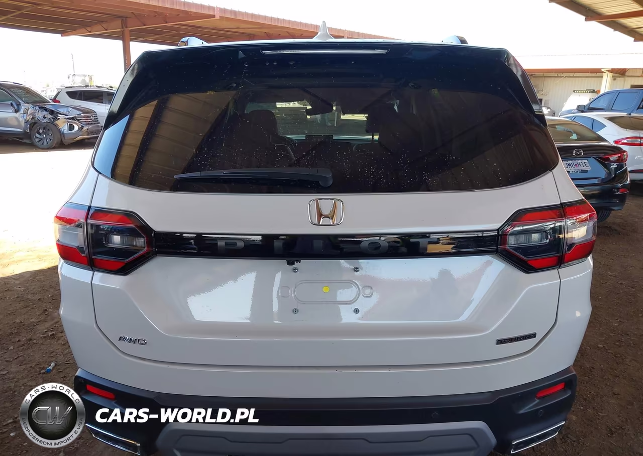 2025 Honda Pilot Touring VIN:5FNYG1H78SB114676 - 16