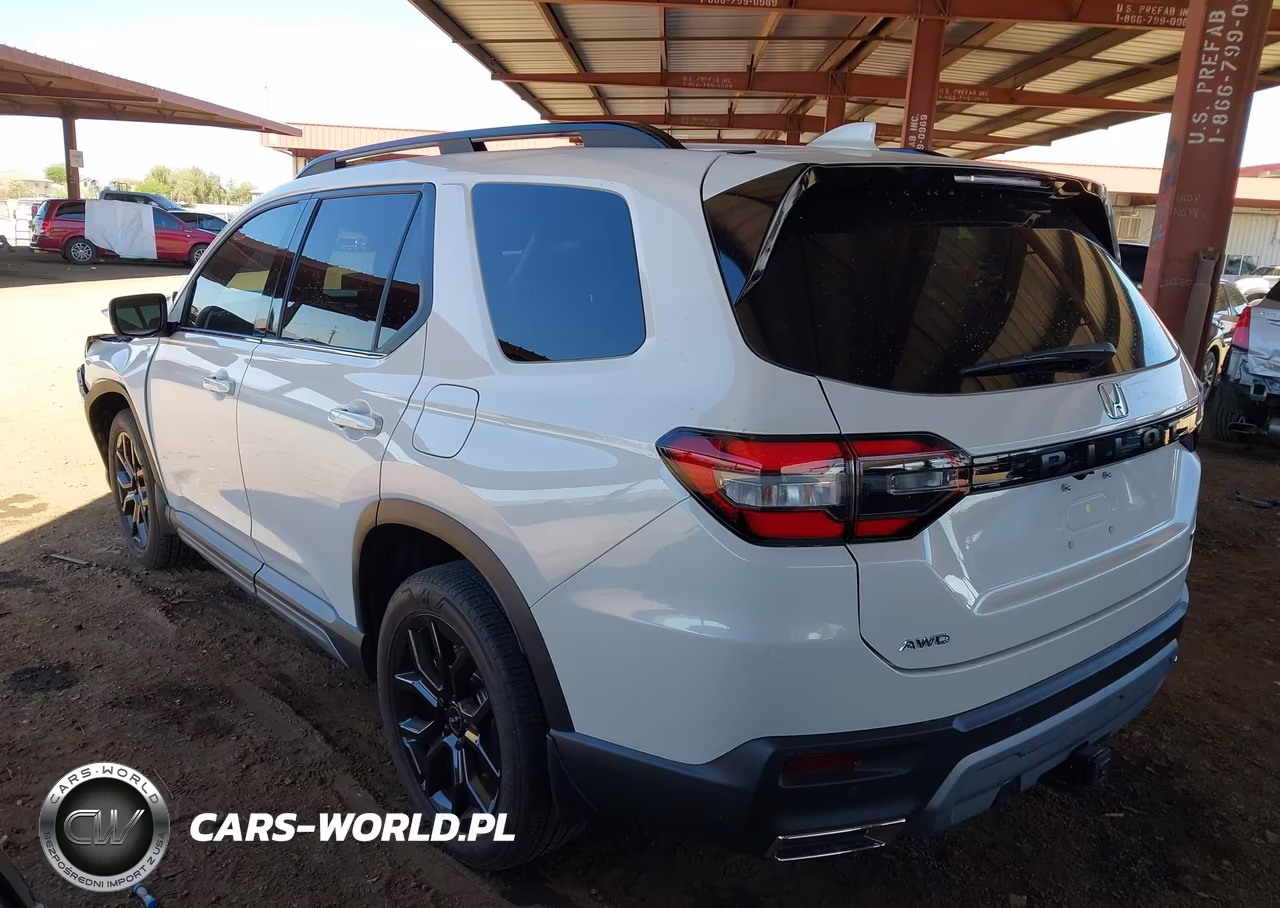 2025 Honda Pilot Touring VIN:5FNYG1H78SB114676 - 3