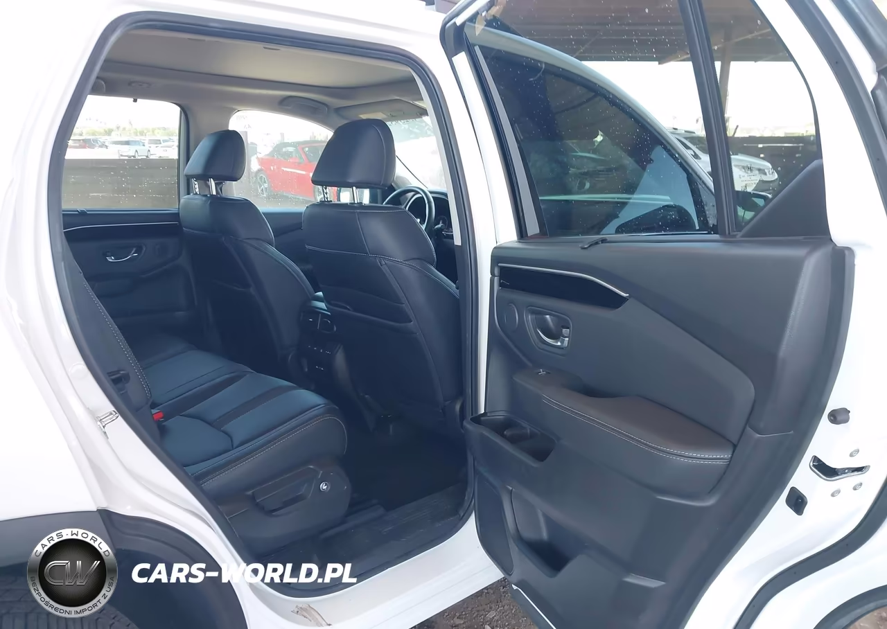 2025 Honda Pilot Touring VIN:5FNYG1H78SB114676 - 8