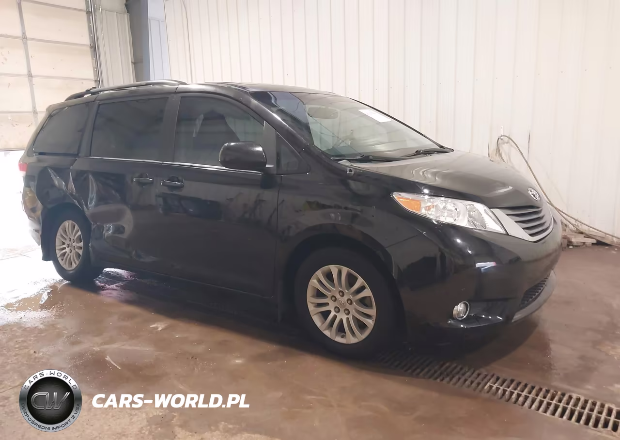 2013 Toyota Sienna Xle V6 8 Passenger