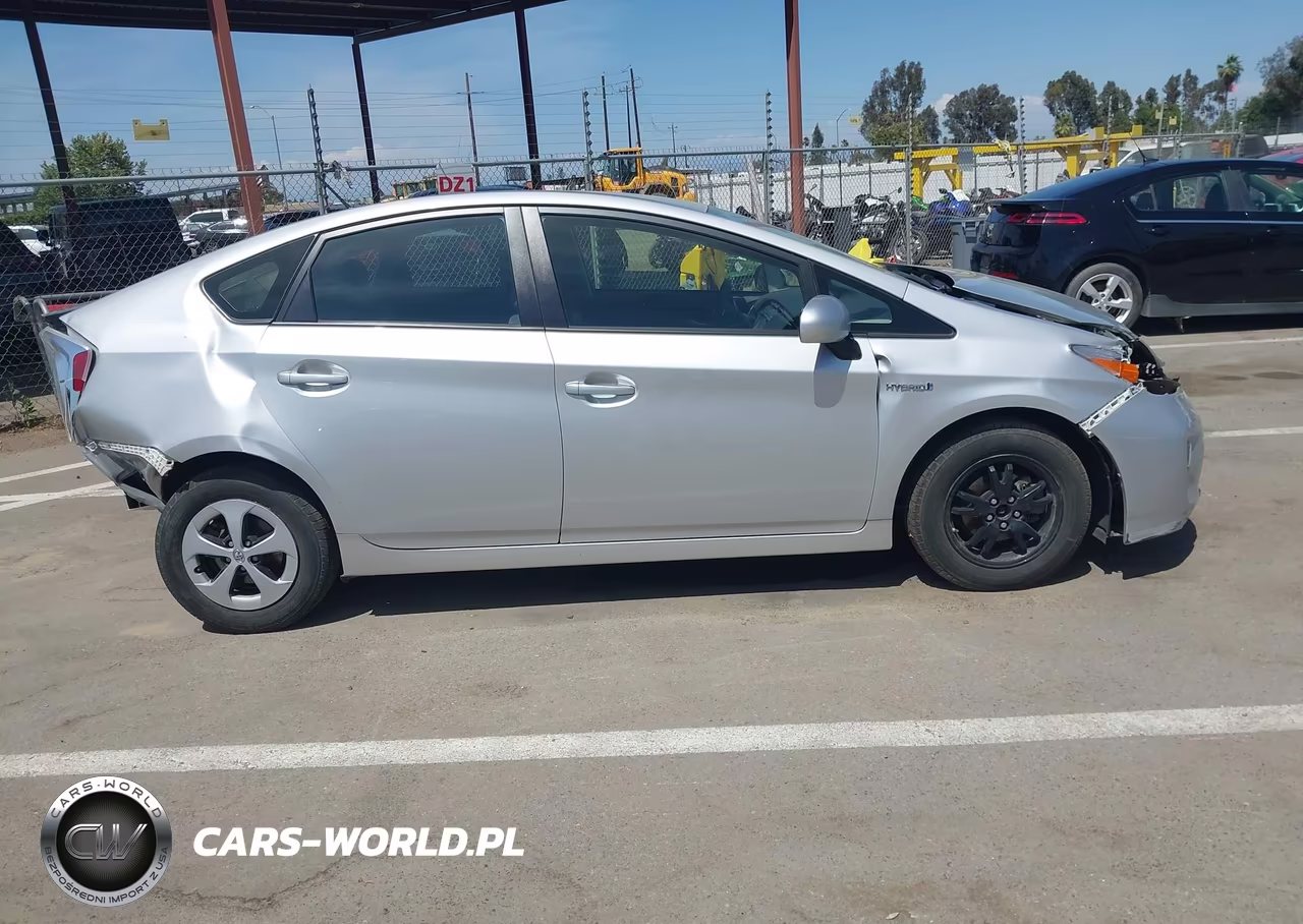 2015 Toyota Prius Two VIN:JTDKN3DU4F0458223 - 14