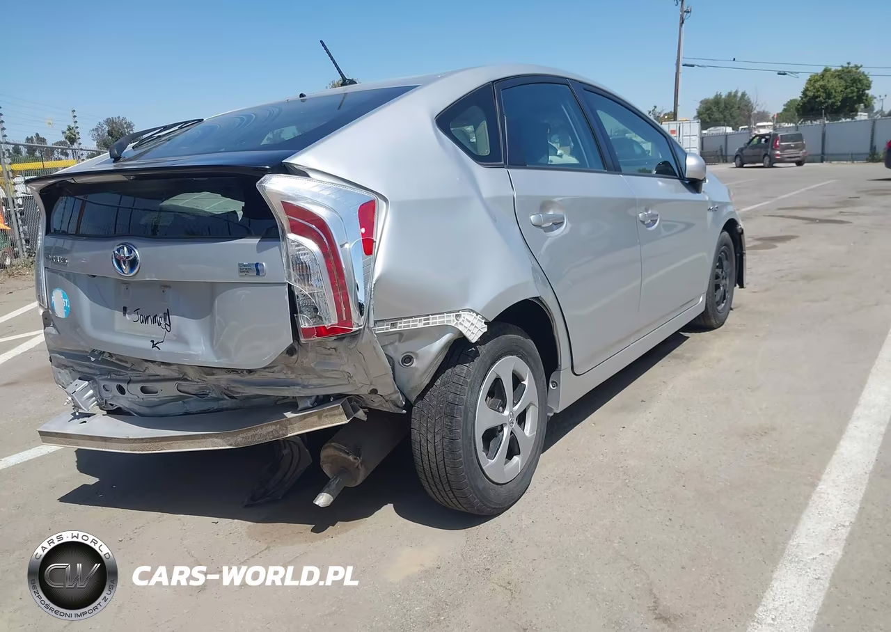 2015 Toyota Prius Two VIN:JTDKN3DU4F0458223 - 4