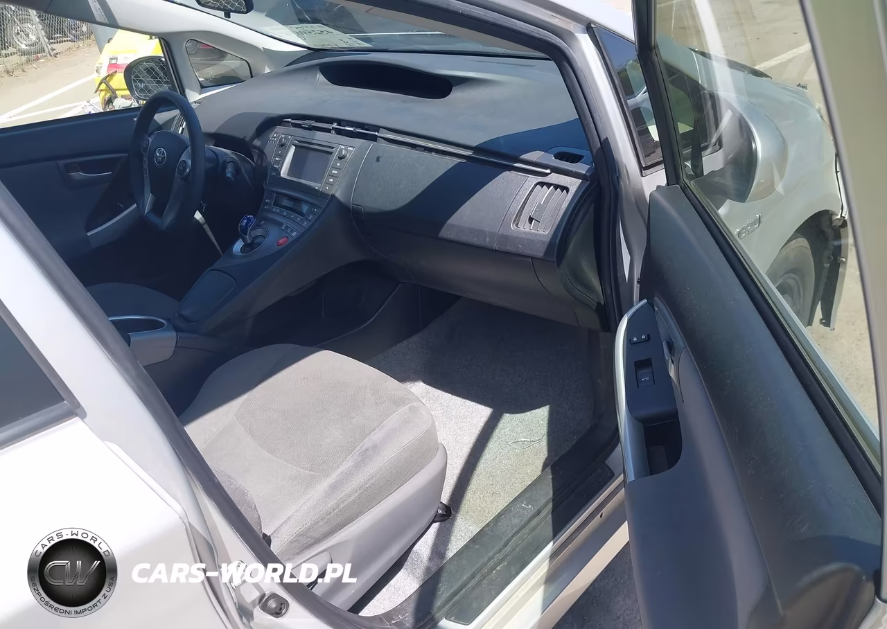 2015 Toyota Prius Two VIN:JTDKN3DU4F0458223 - 5